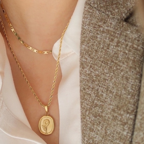 CLOSING SALE! ✨18K Gold Plated Flat Anna Chain Necklace - Picture 3 of 9